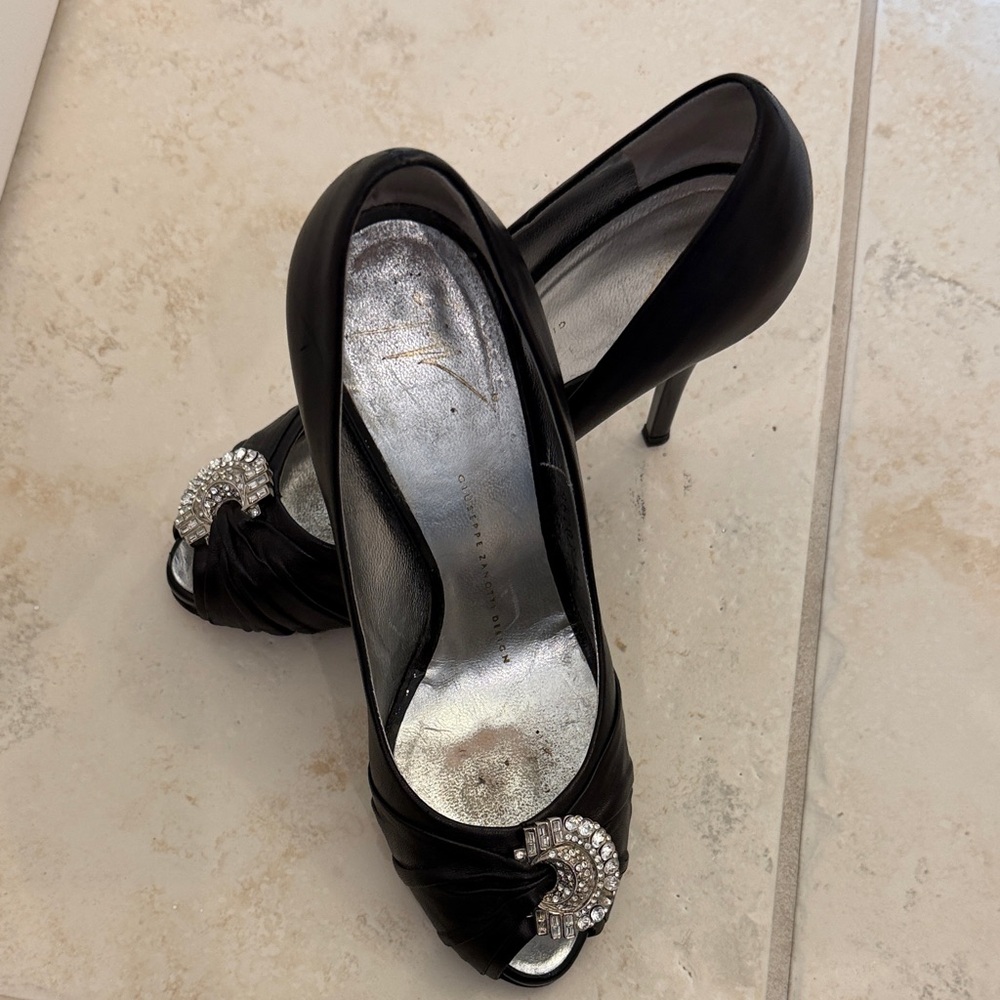 Elegant Giuseppe Zanotti Black Peep-Toe Heels